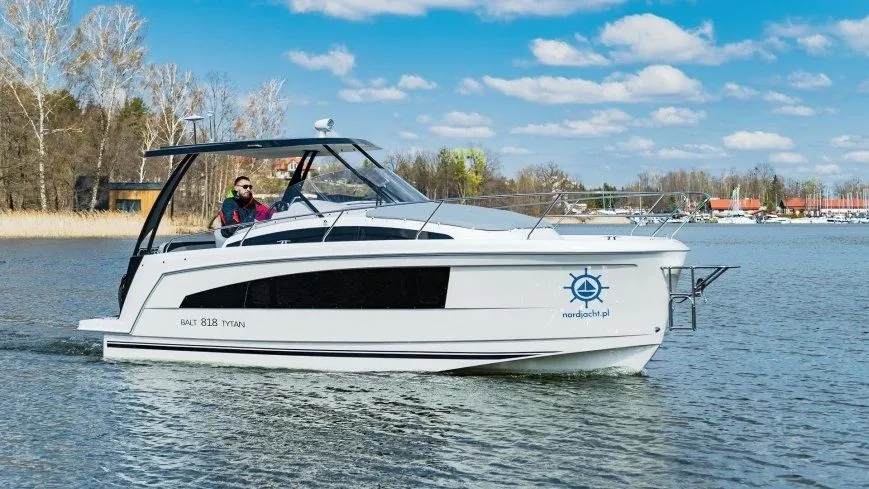 Boat - Rent a 8.18m 2 Cabin Motor Yacht in Wilkasy