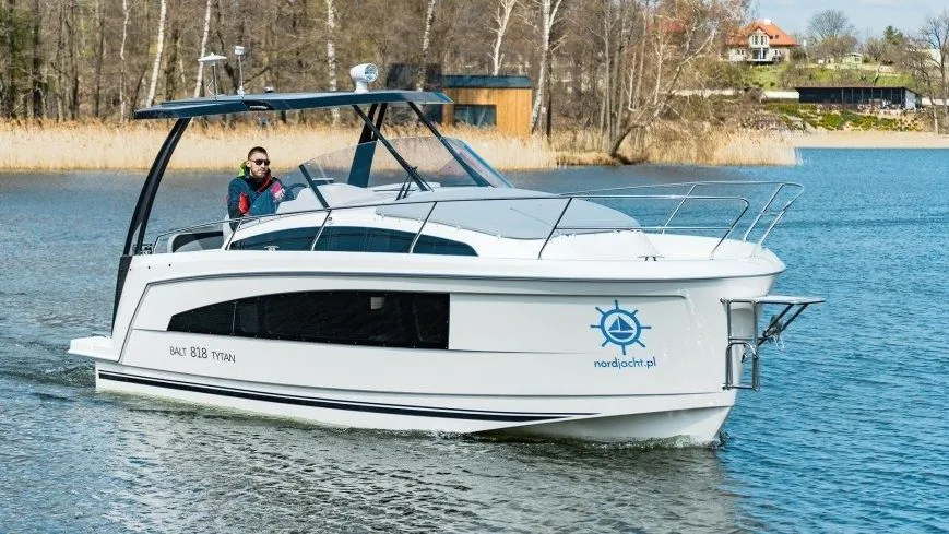 Boat - Charter a 8.18m Balt 818 Tytan Motor Yacht in Wilkasy