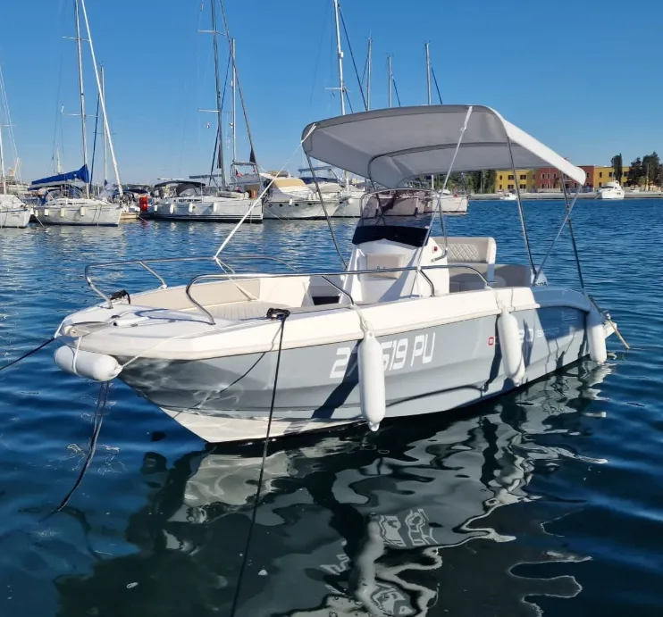 Rent a 6.35m Boat in Pula