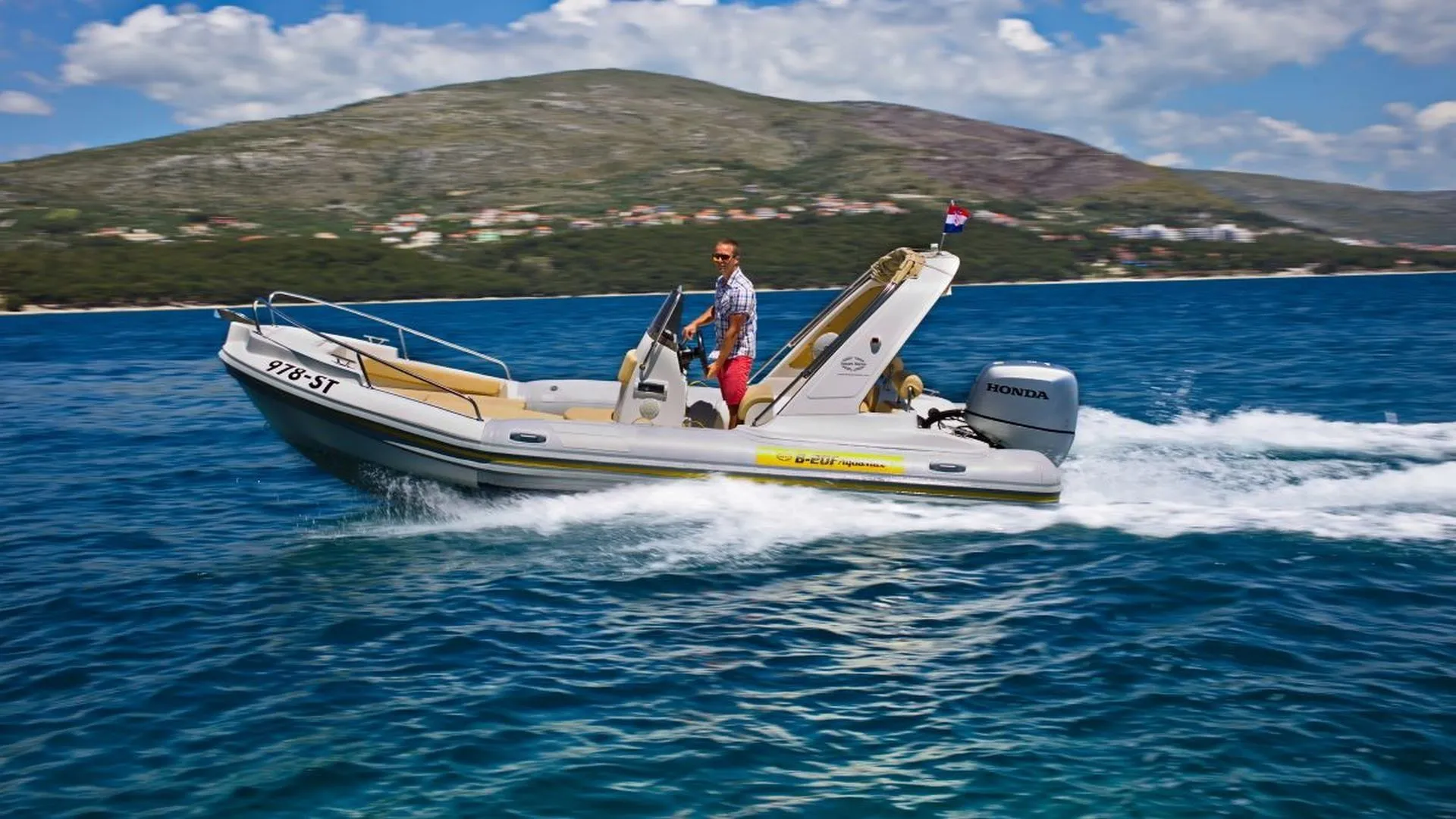 Rent a 6.5m Boat in Kastela