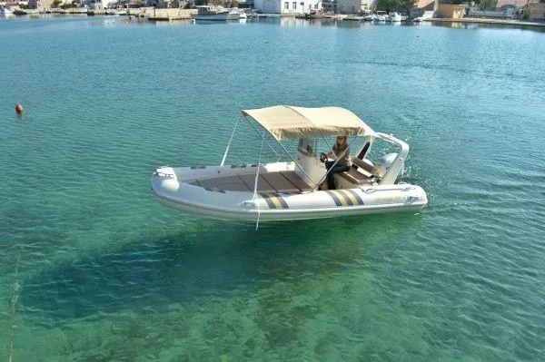 Explore Betina on a 5.3m Barracuda 530 Motor Boat Rental