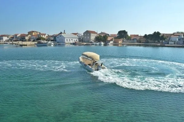Amfora Charter Boat