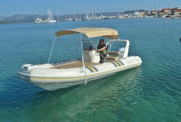 Explore Betina on a 5.3m Barracuda 530 Motor Boat Rental