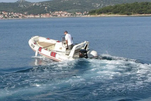 Charter a 5.5m Barracuda 530 in Murter