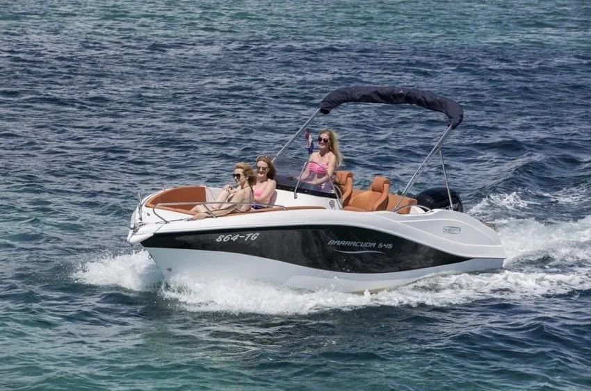 Rent a 5.45m Motor Boat in Tučepi