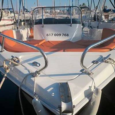 Rent a 5.45m Motor Boat in Sitges
