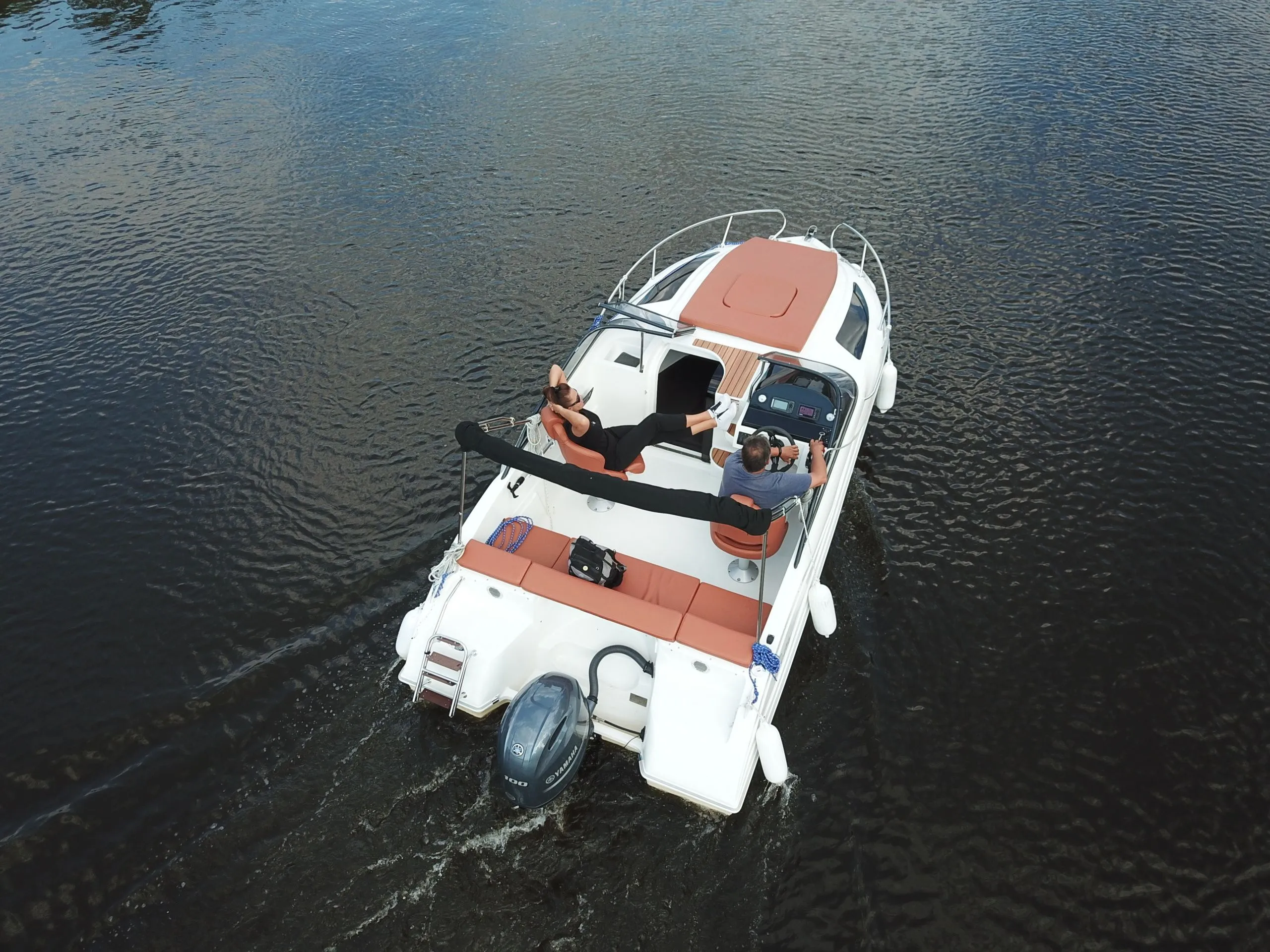 Charter a 5.5m Motor Boat in Hluboká nad Vltavou