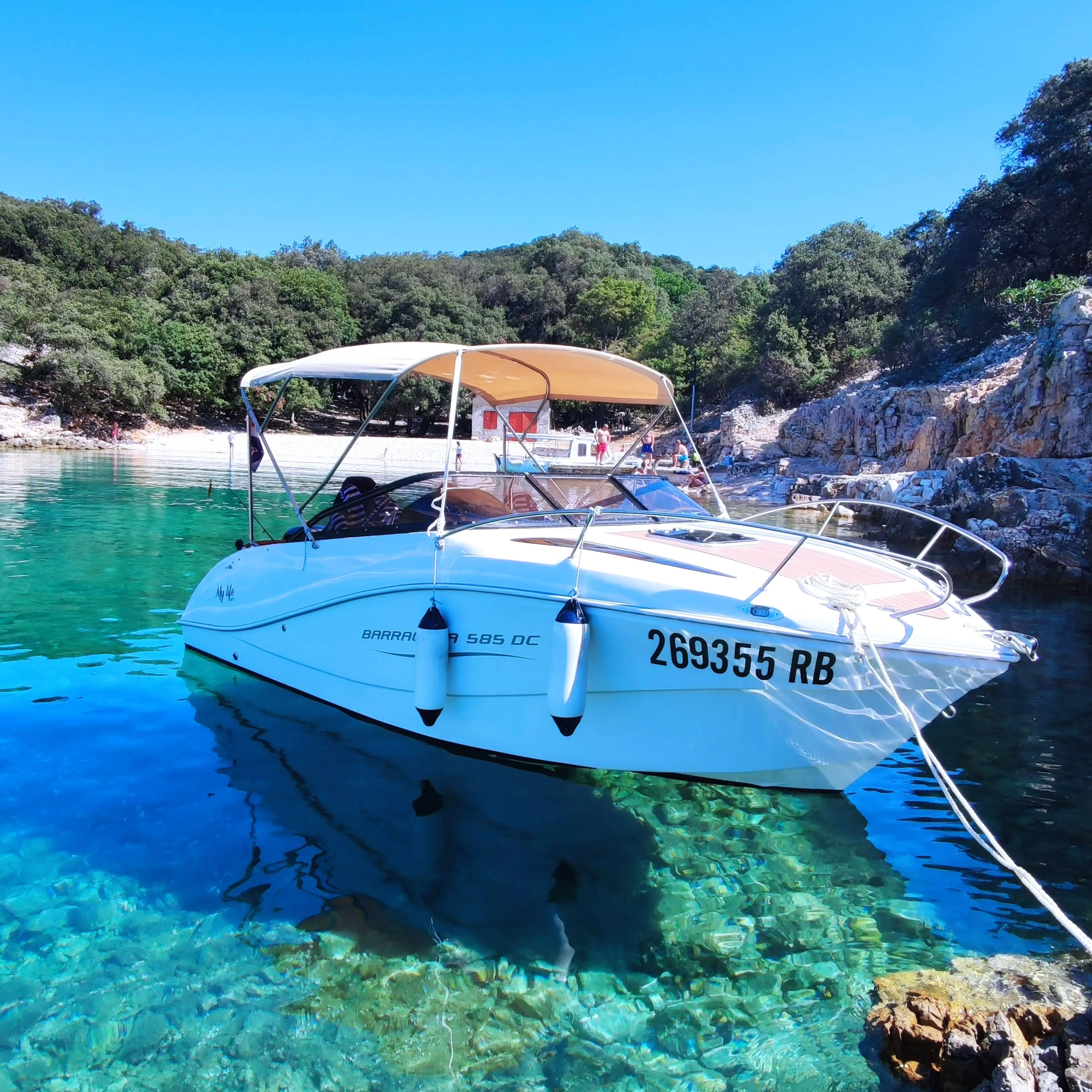 Charter a 5.8m Barracuda 585 in Rab