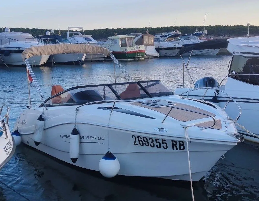 Charter a 5.8m Barracuda 585 in Rab