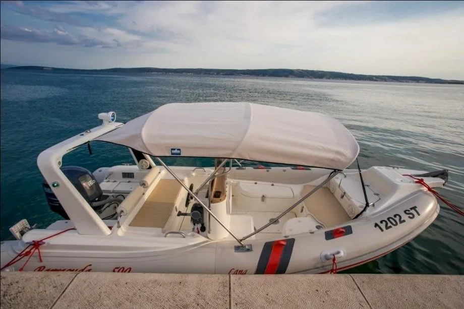 Rent a 6m Motor Boat in Bol