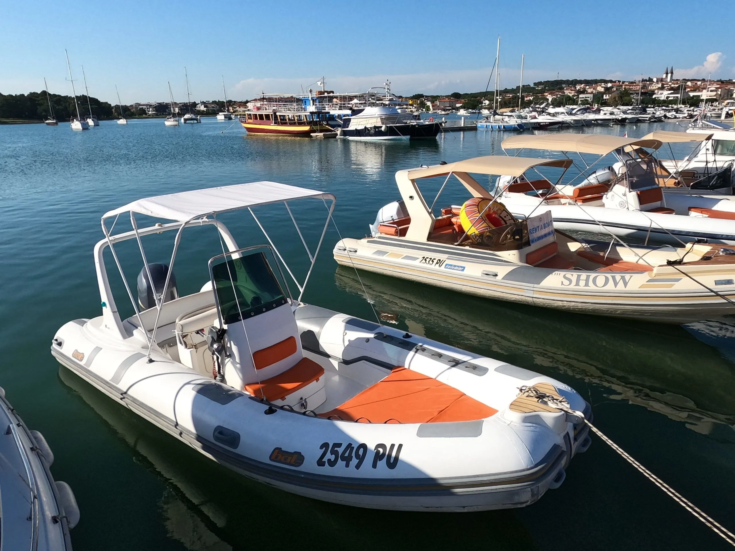 Rent a 6m BAT 590 in Medulin