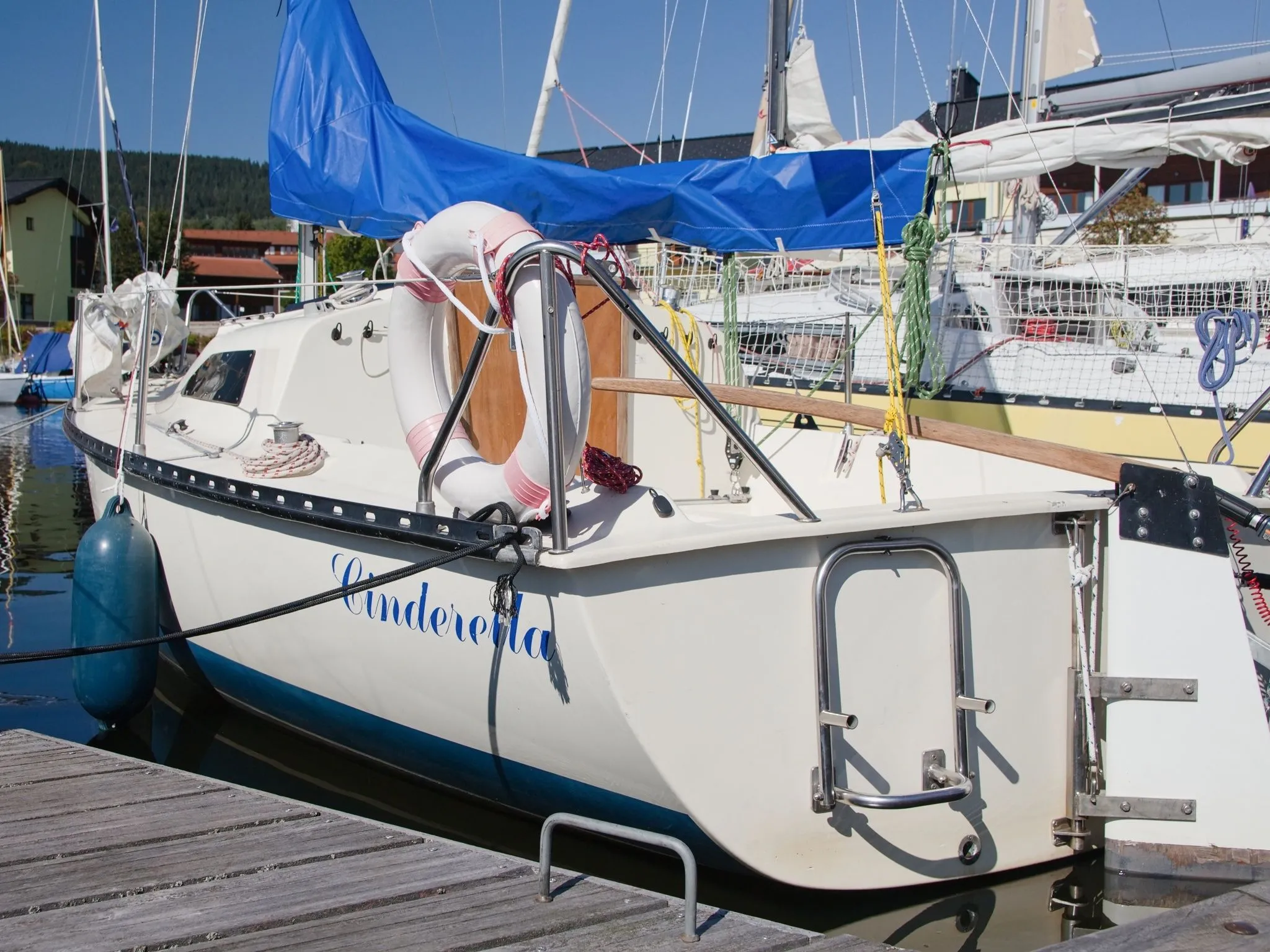 6m Lipno nad Vltavou Sailing Yacht Hire