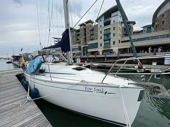 Explore Poole on a 9.45m 2 Cabin Sailing Yacht Rental