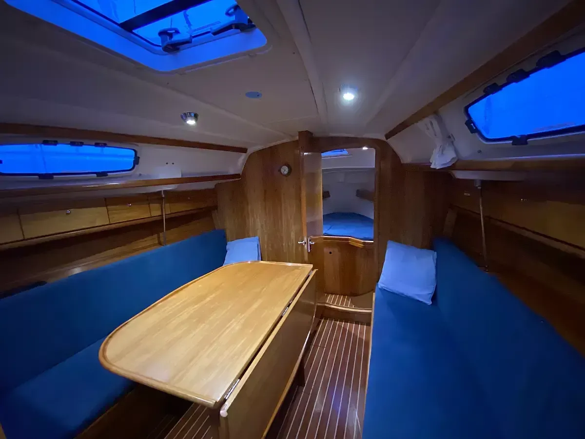 Explore Poole on a 9.45m 2 Cabin Sailing Yacht Rental