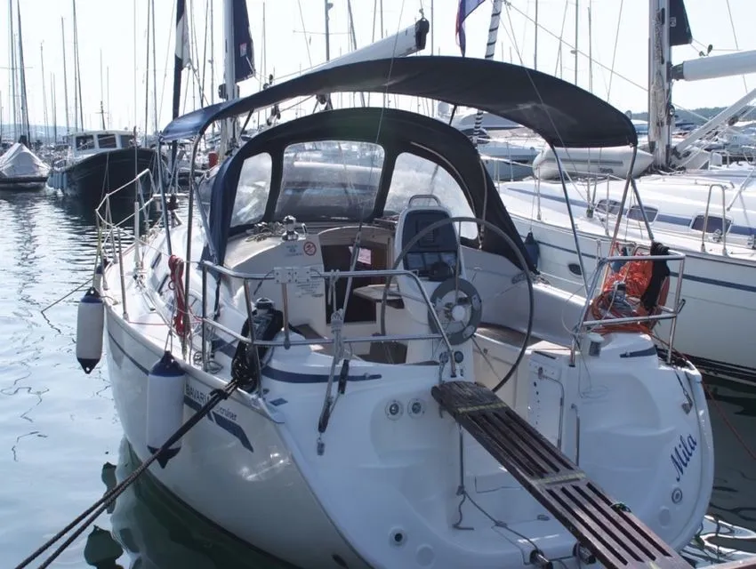 Charter a 9.45m Sailing Yacht Bavaria 30 Cruiser in Punat