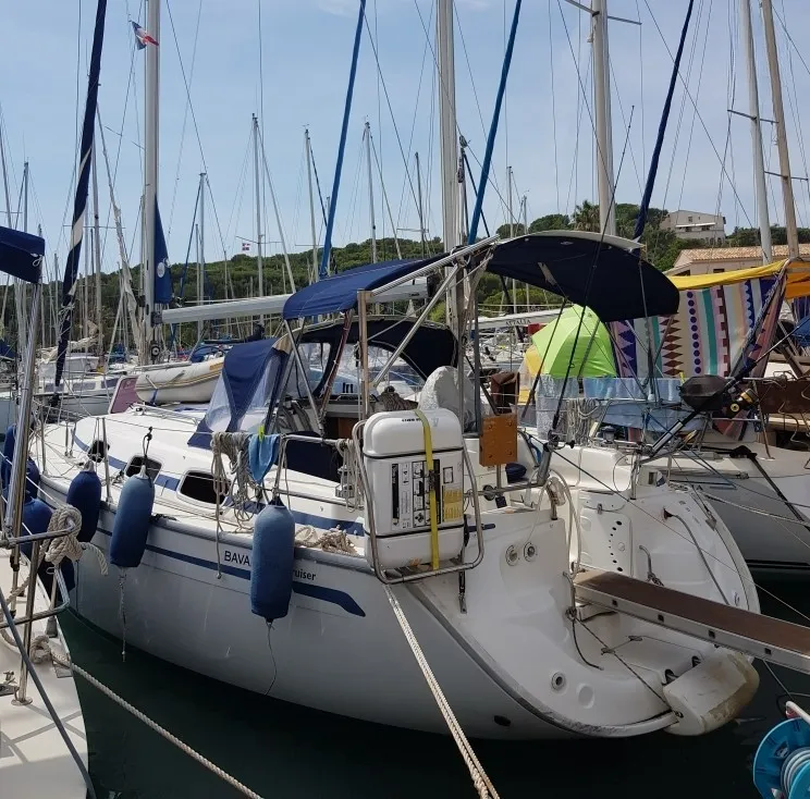Charter a 9.32m Sailing Yacht in Saint-Mandrier-sur-Mer