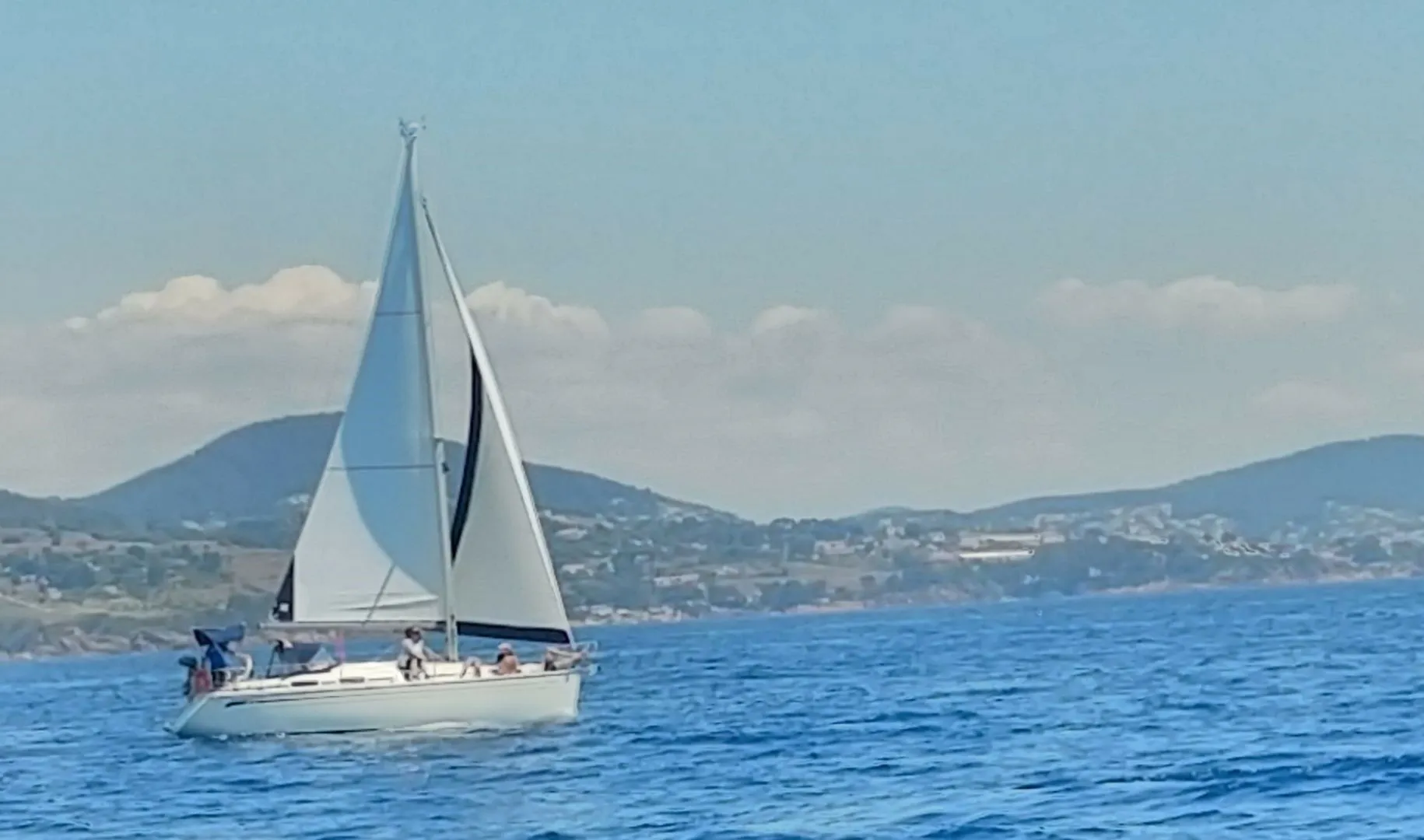 Charter a 9.32m Sailing Yacht in Saint-Mandrier-sur-Mer