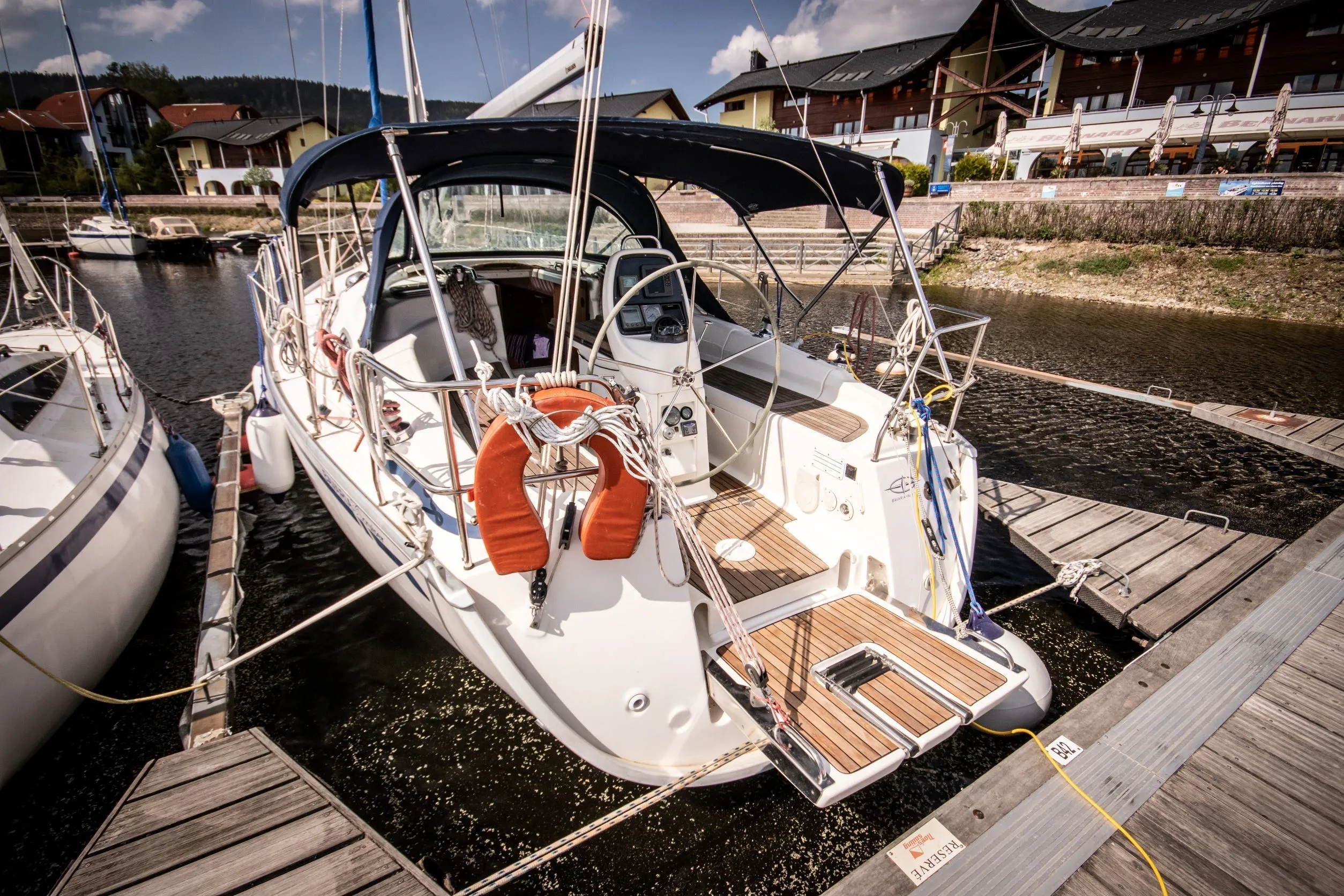 Charter a 9.78m 2 Cabin Sailing Yacht in Lipno nad Vltavou
