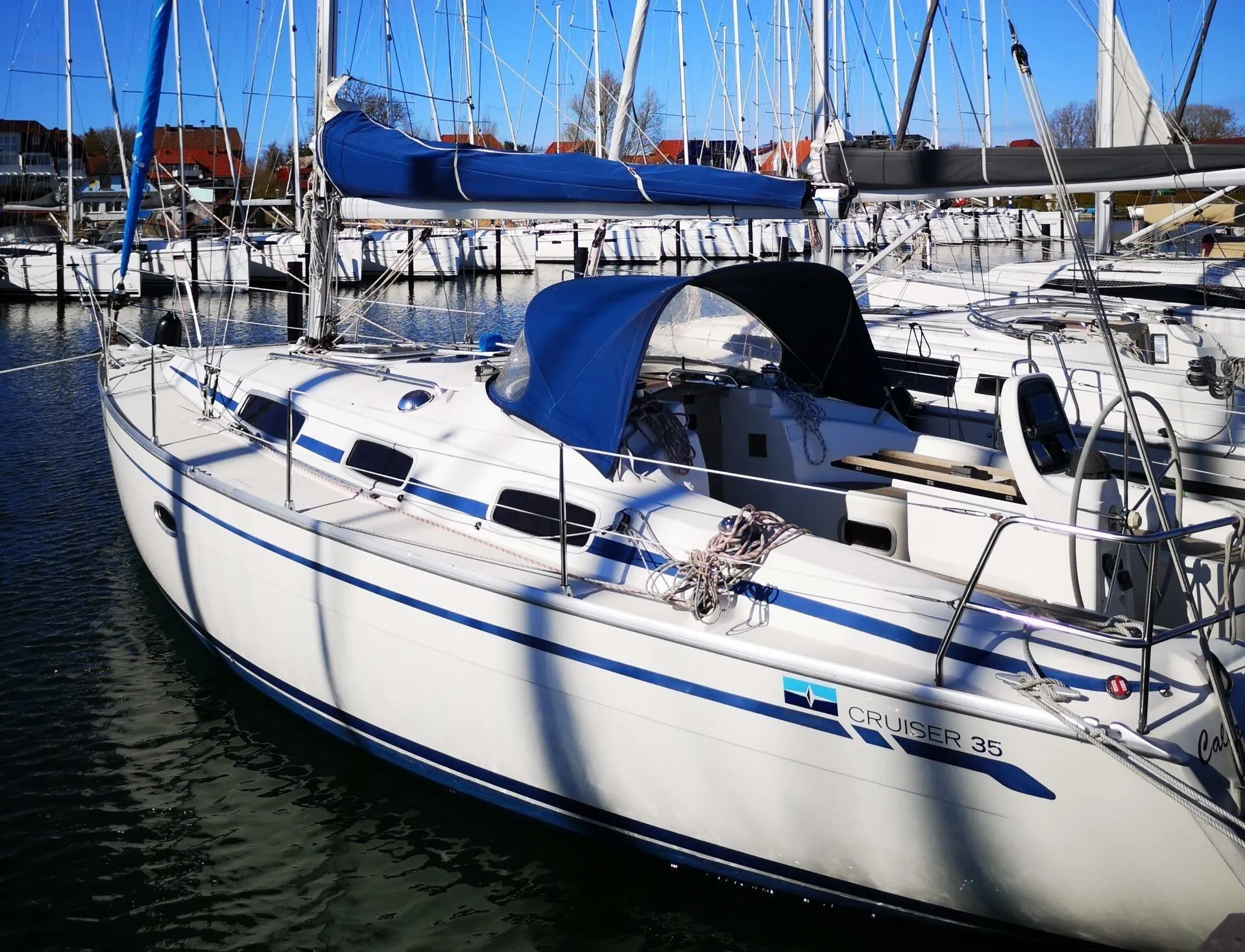 Charter a 11.71m Boat in Szczecin
