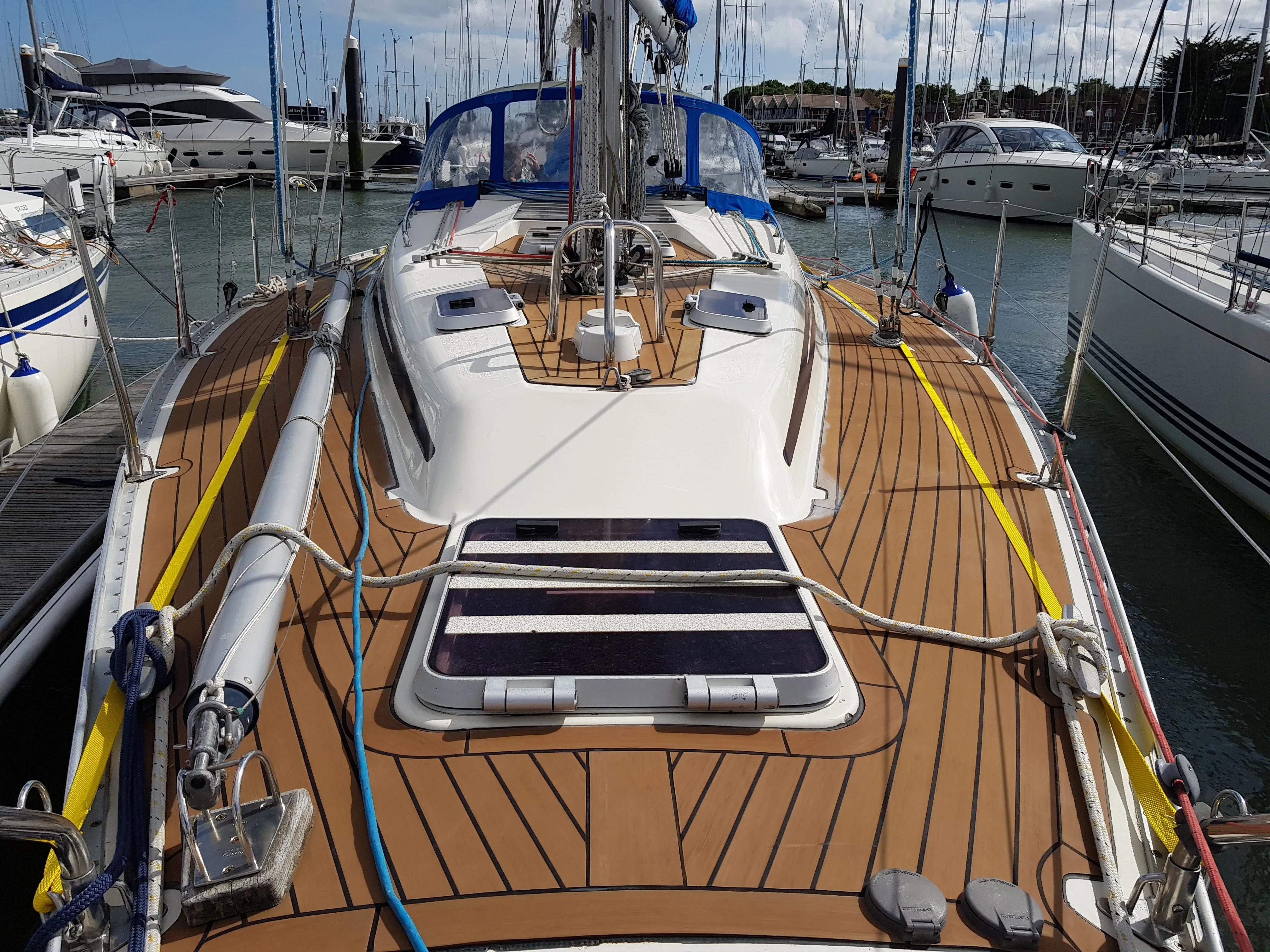 Explore Southampton on a 11.4m Rental Sailing Yacht