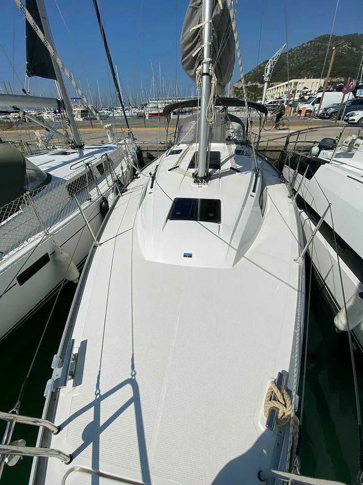 Nabiga Charter Boat
