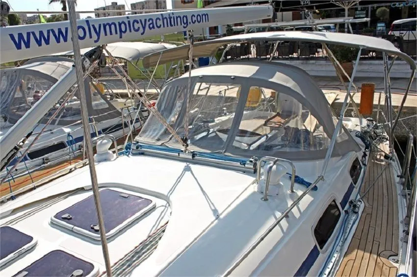 Explore Lavrion on a 11.72m Rental Bavaria 38 Cruiser