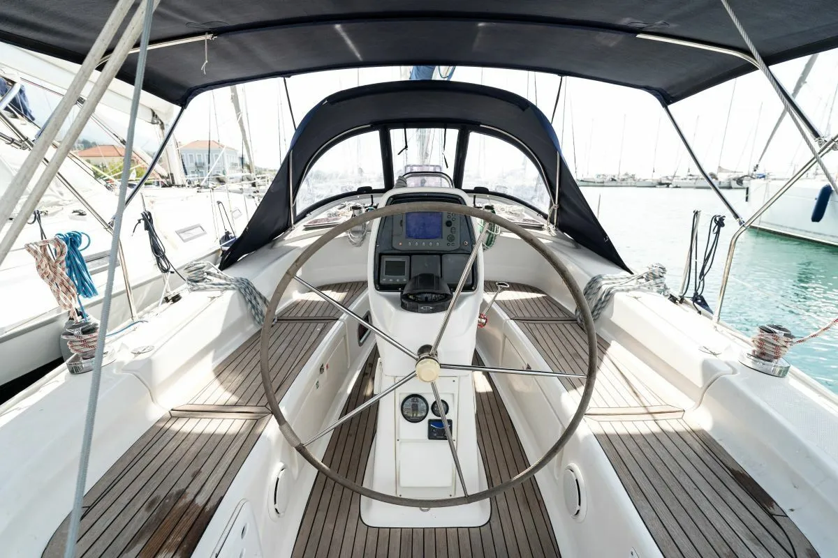 Charter a 11.72m Sailing Yacht in Paleros