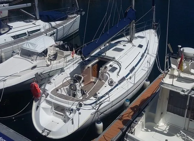 Rent a 11.91m Sailing Yacht Bavaria 38 Cruiser in Vigo