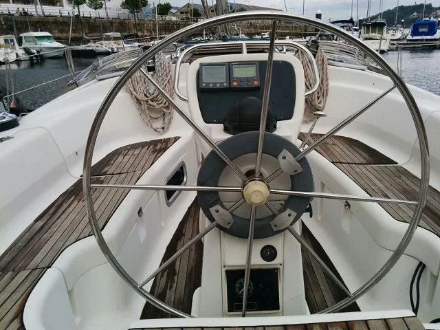 Rent a 11.91m Sailing Yacht Bavaria 38 Cruiser in Vigo