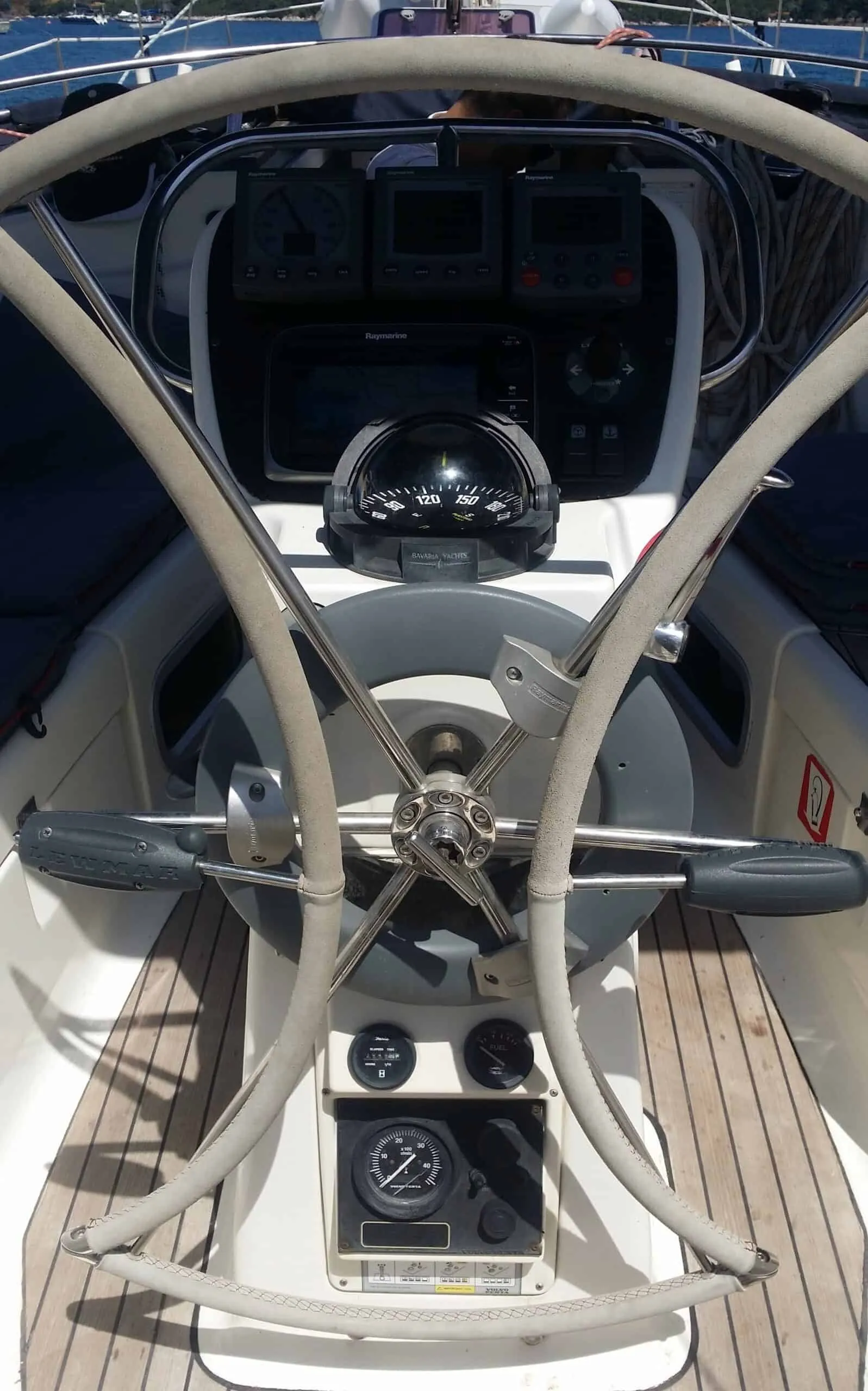 Charter a 12.13m Bavaria 38 in Limenas Avdiron