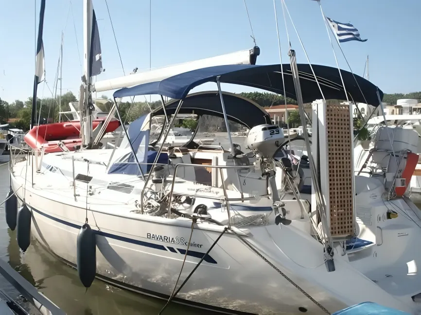 Charter a 12.13m Bavaria 38 in Limenas Avdiron