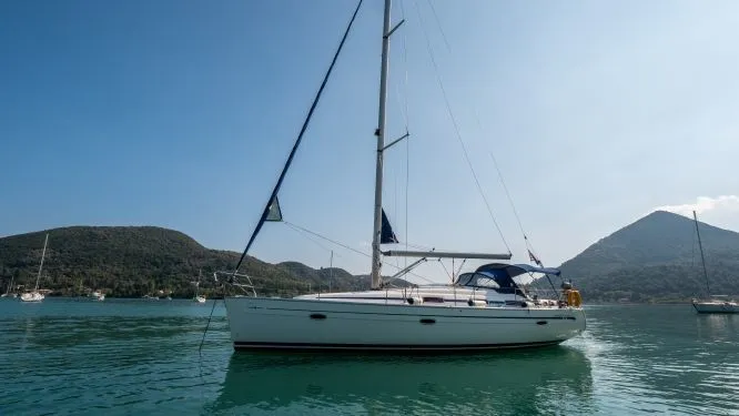 Charter a 11.38m Bavaria 39 Cruiser Sailing Yacht in Vliho
