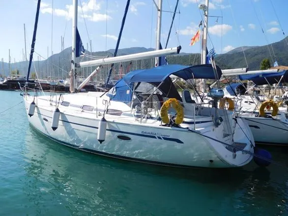 Charter a 11.38m Bavaria 39 Cruiser Sailing Yacht in Vliho