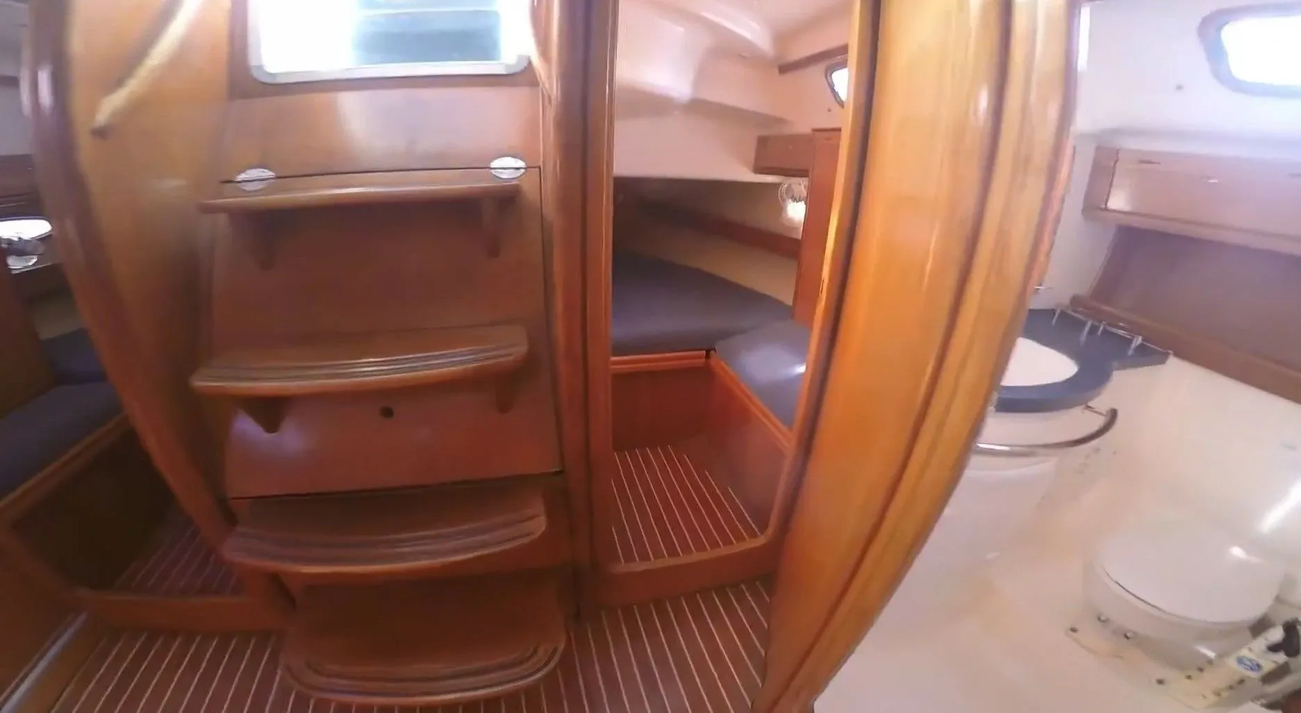 Charter a 11.99m Boat in Nikiana