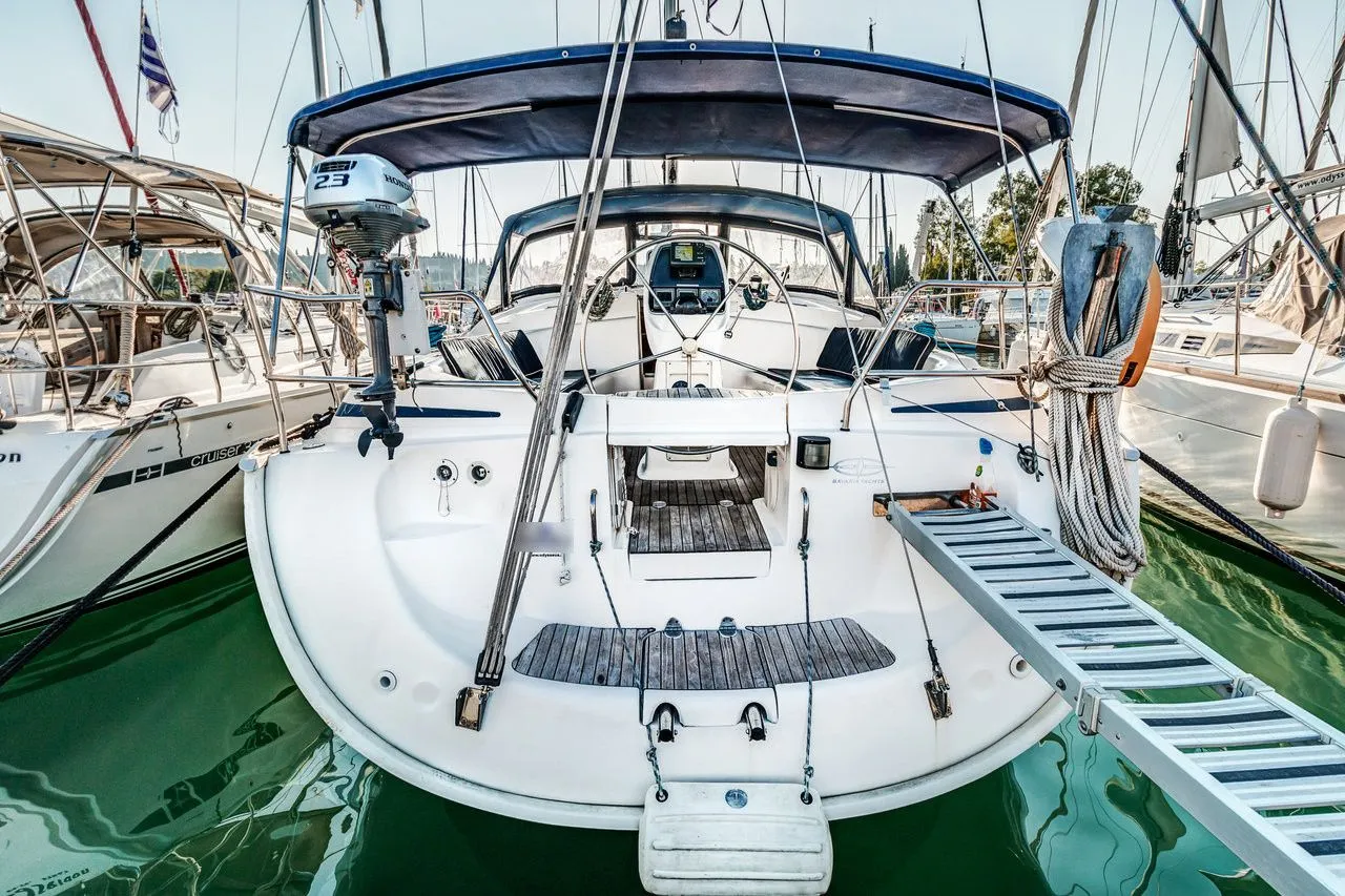 Rent a 12.14m Sailing Yacht Bavaria 39 Cruiser in Paleros