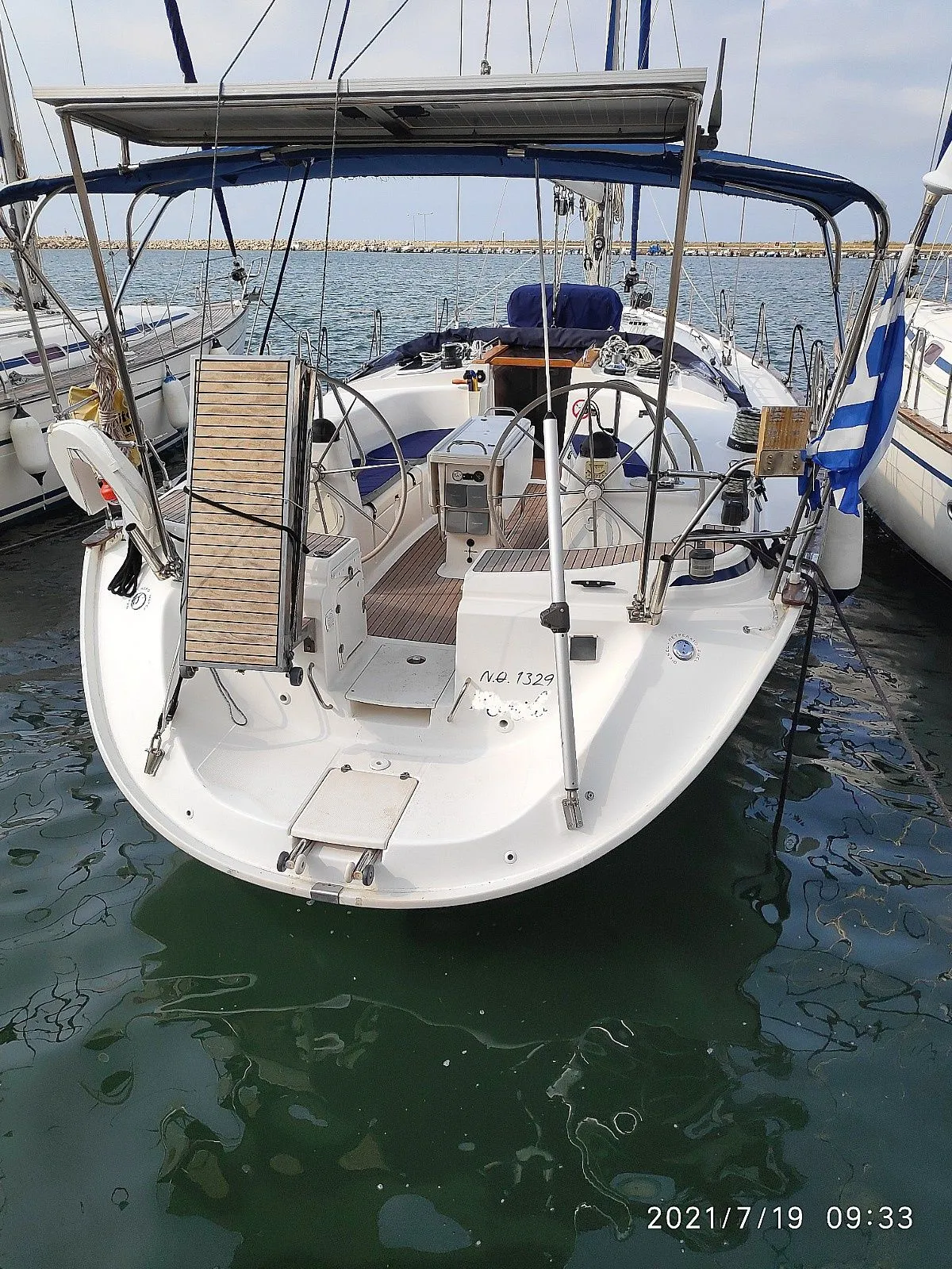 Rent a 13.95m Bavaria 44 Sailing Yacht in Limenas Avdiron