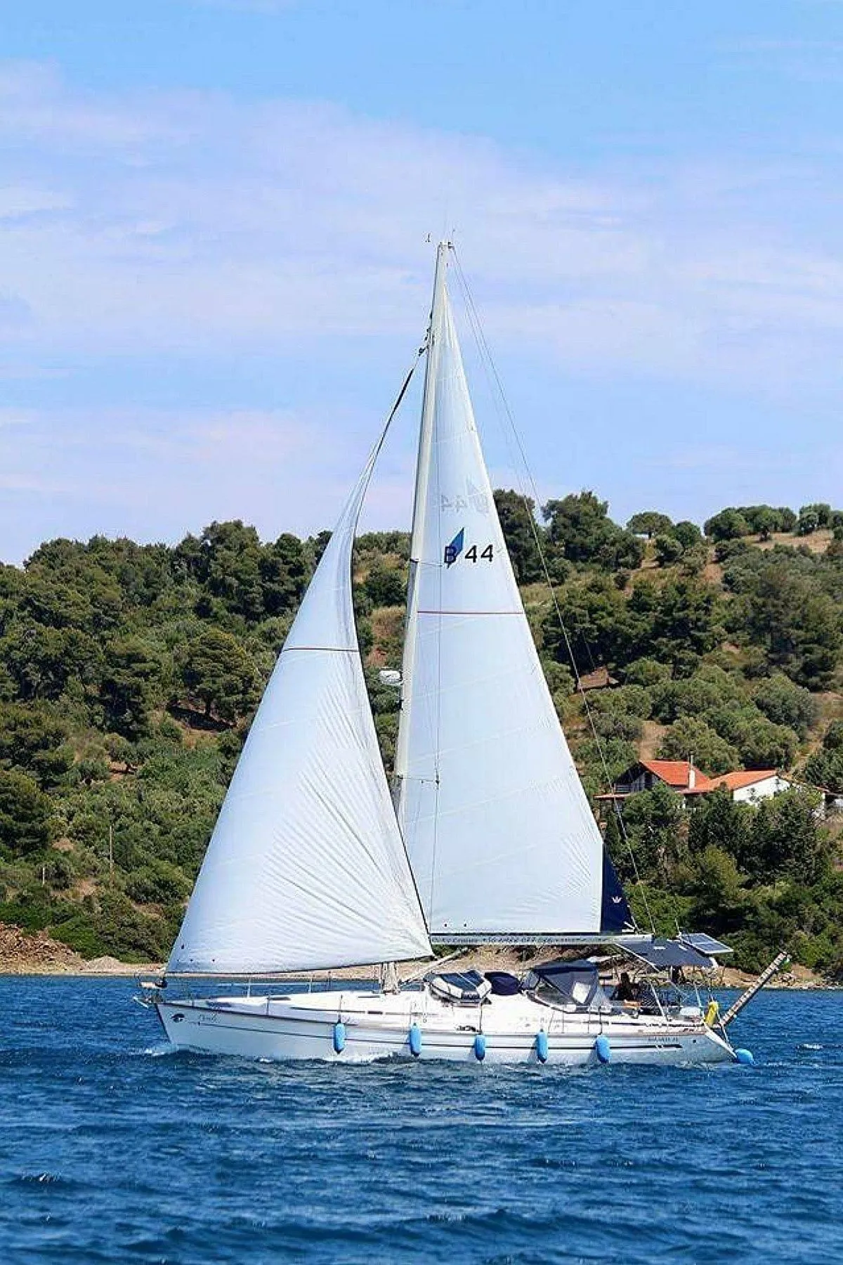 Rent a 13.95m Bavaria 44 Sailing Yacht in Limenas Avdiron