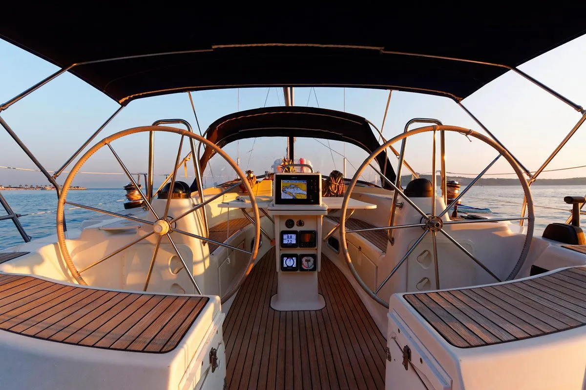 Gin Charter Boat - 5