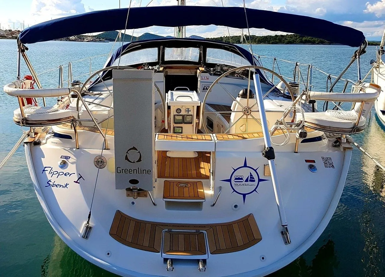 Rent a 13.95m Boat in Jezera