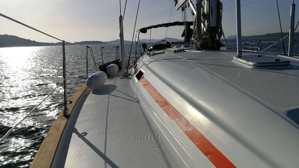 Kigo 2 Charter Boat