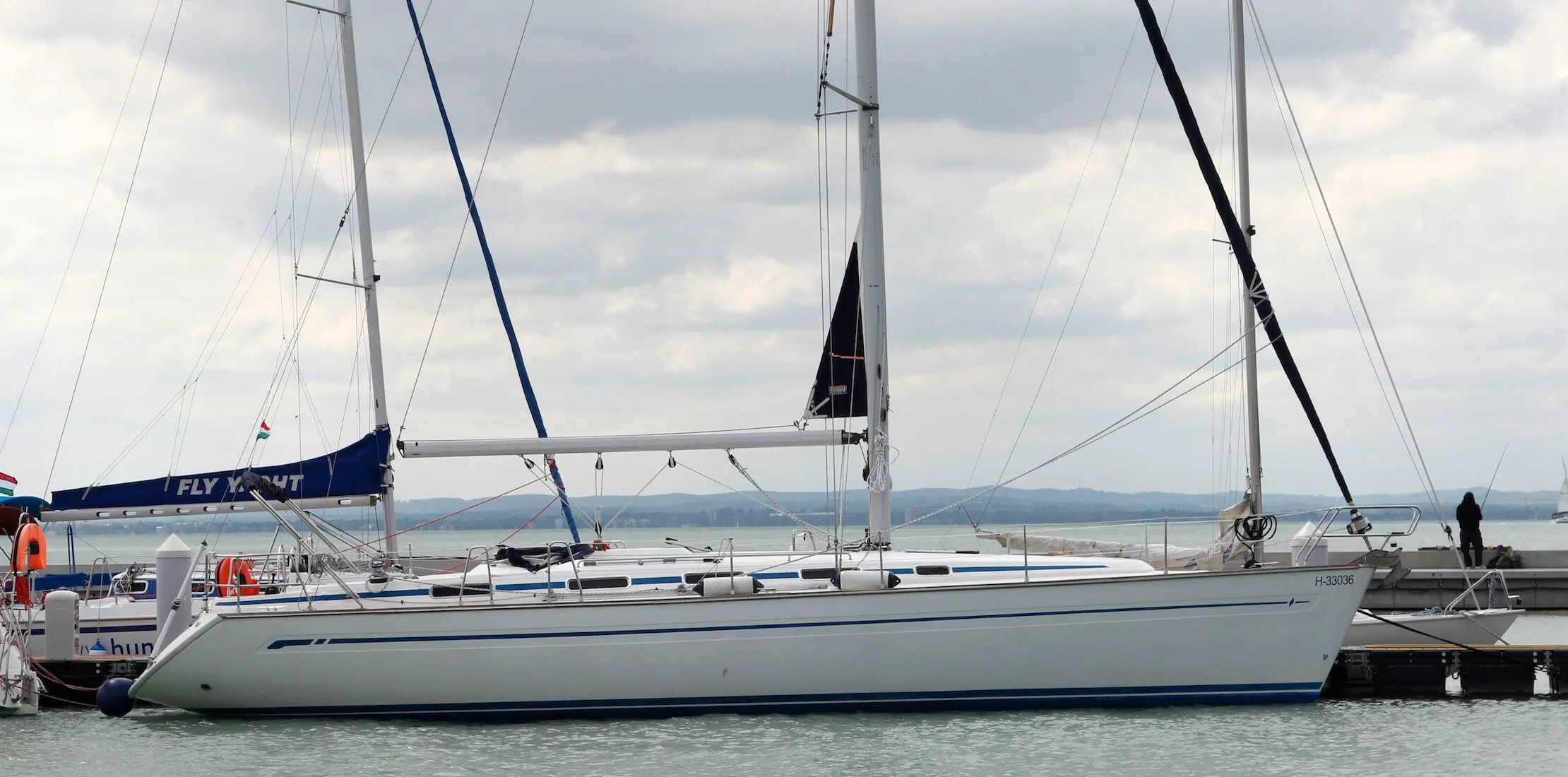 Boot - Rent a 13.93m Bavaria 44 Sailing Yacht in Alsoors