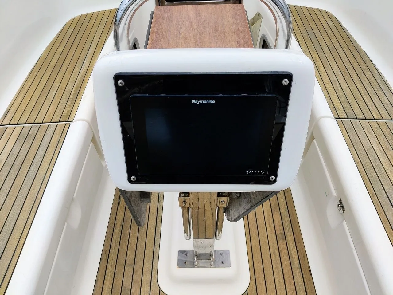 Gin and Tonic Charter Boat - 5