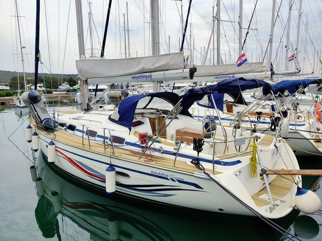 Gin and Tonic Charter Boat - 4