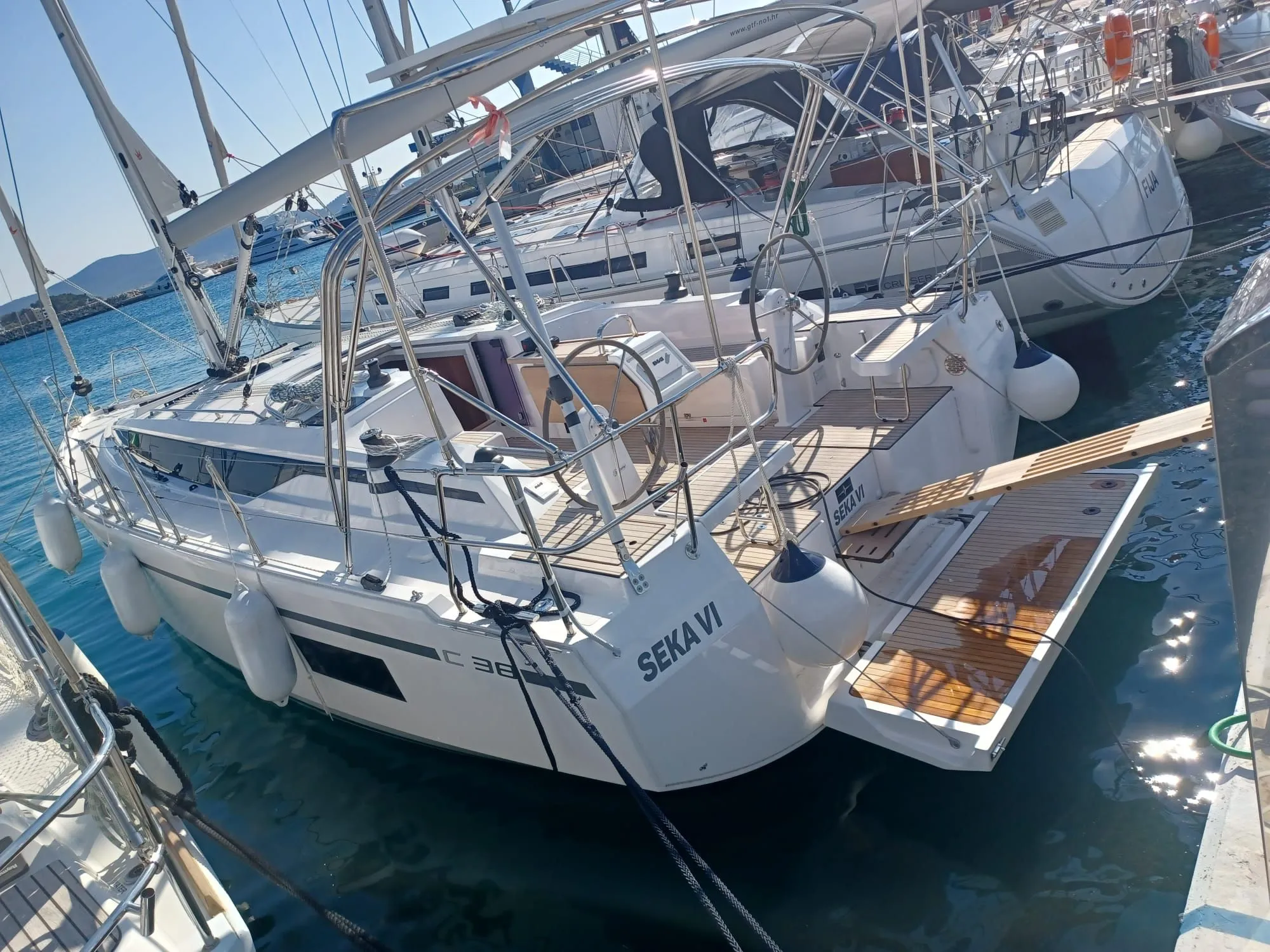 Seka 6 Charter Boat - 4