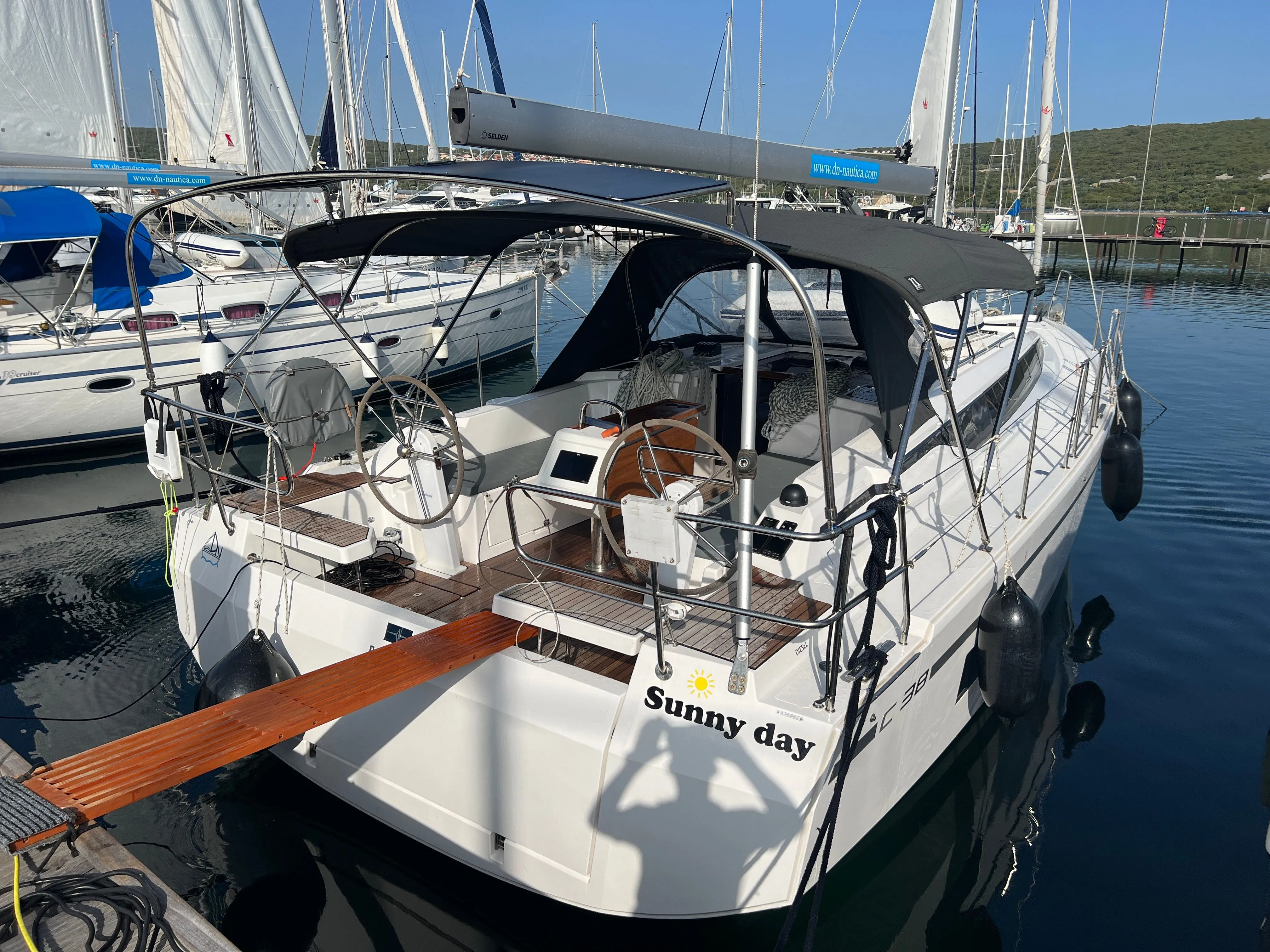 Sunny Day Charter Boat - 4
