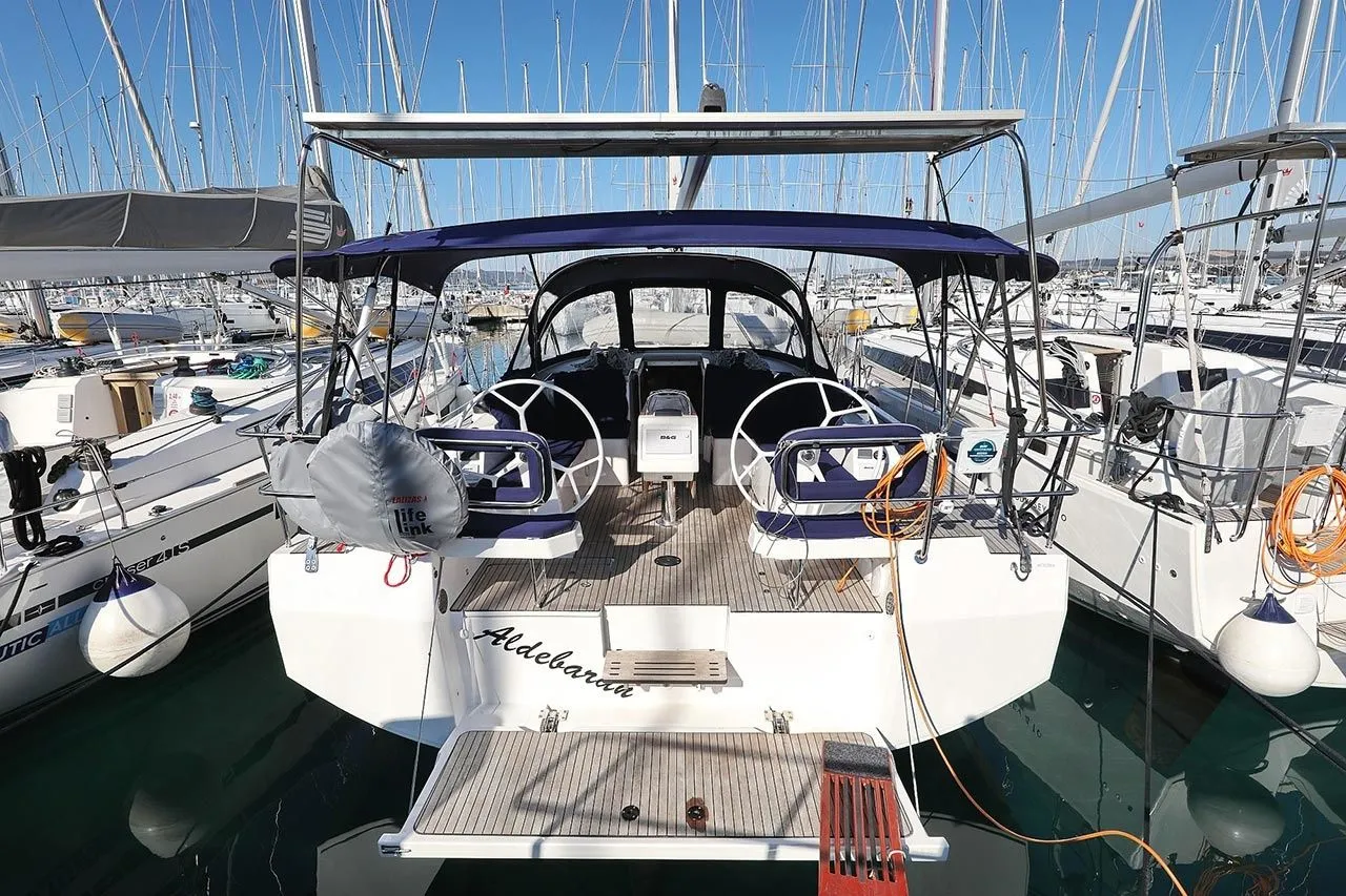 Aldebaran Charter Boat - 1