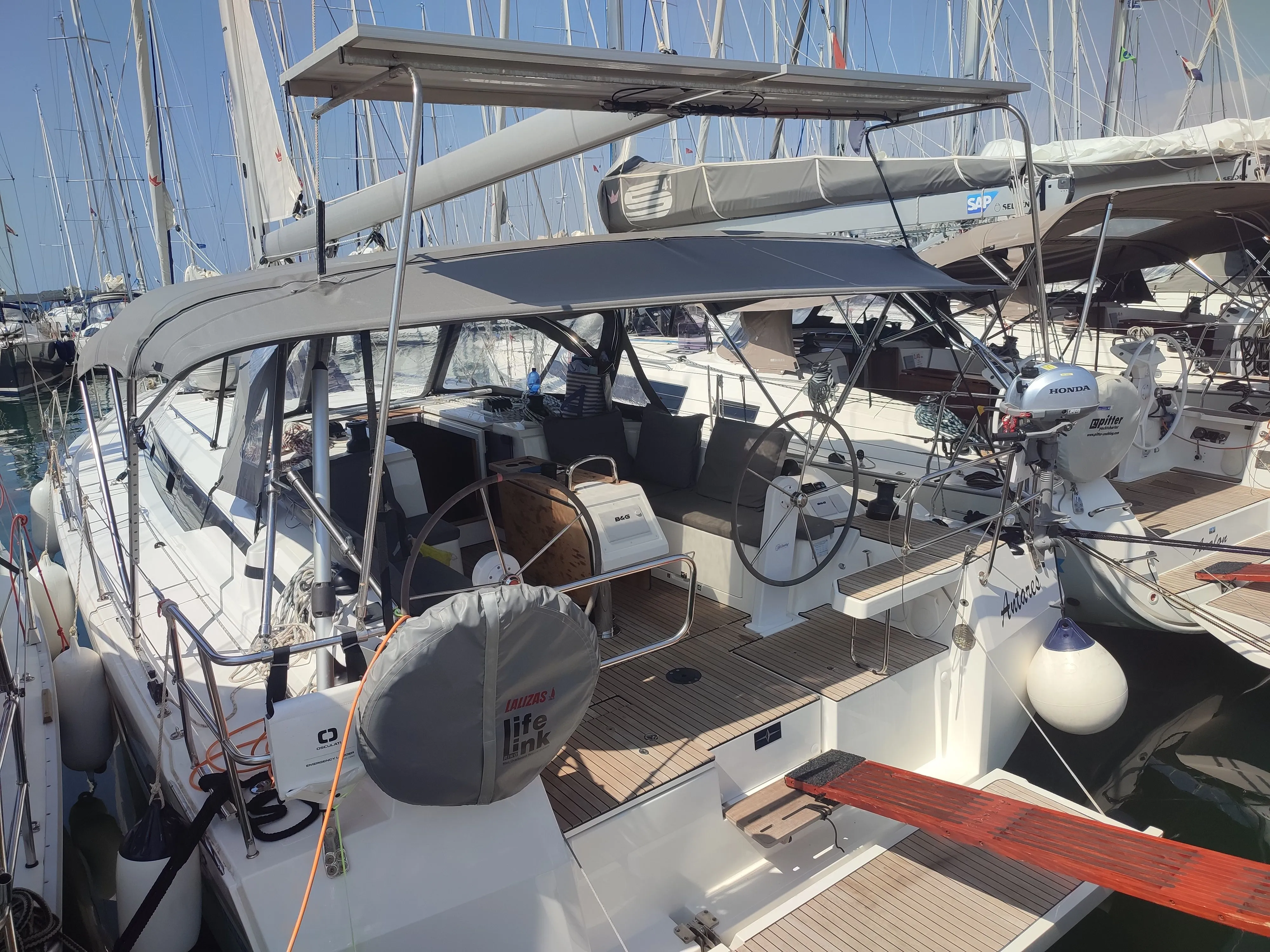 Antares Kiralık Teknesi - 1