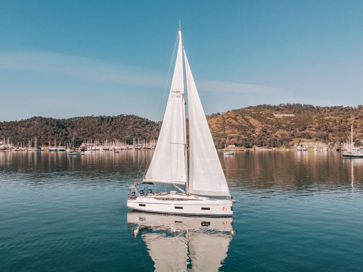 Boot - Charter a 12.38m Bavaria C42 in Fethiye