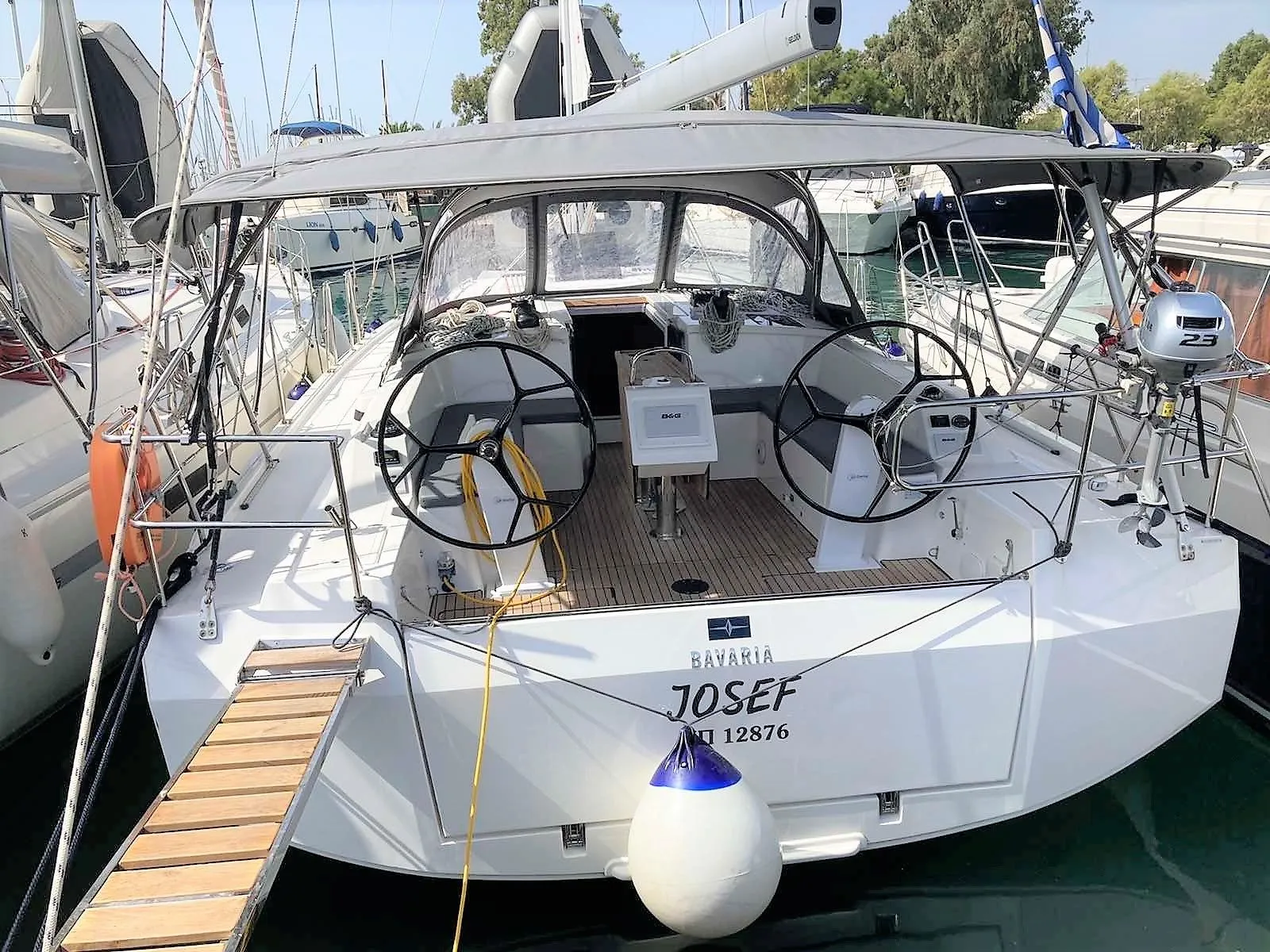 Charter a 12.04m Boat in Athens