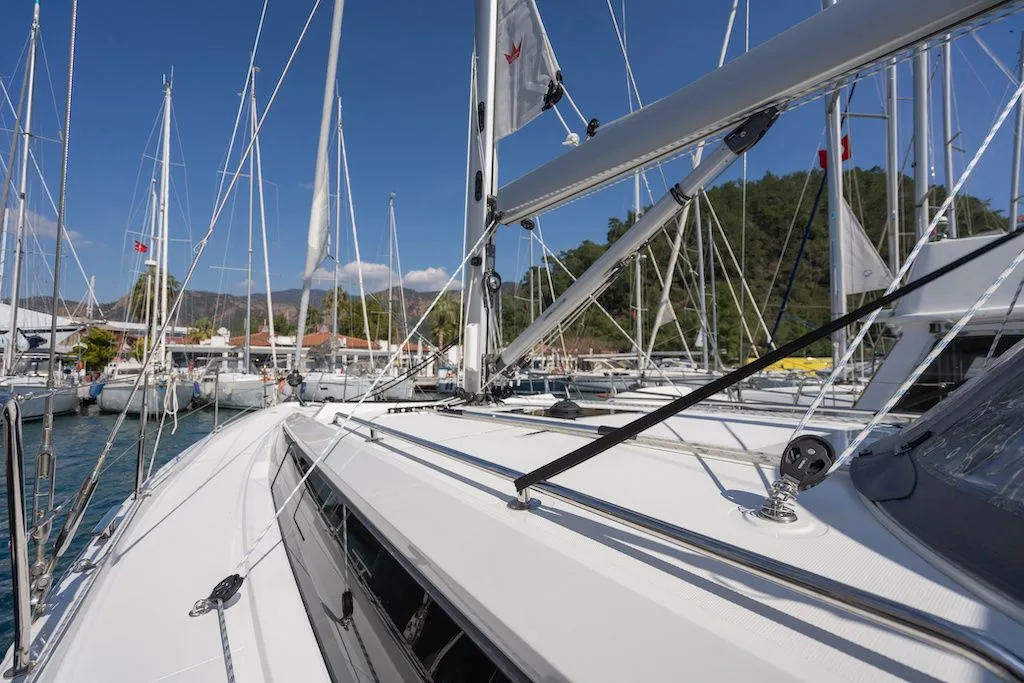 Marmaris 12.4m Kiralık 3 Kabinli Yelkenli Yat